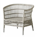 Chaise gris beige tressée à dossier arrondi et accoudoirs
